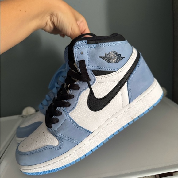 University Blue Jordan 1s. 7y Women’s 8.5 - Picture 3 of 4
